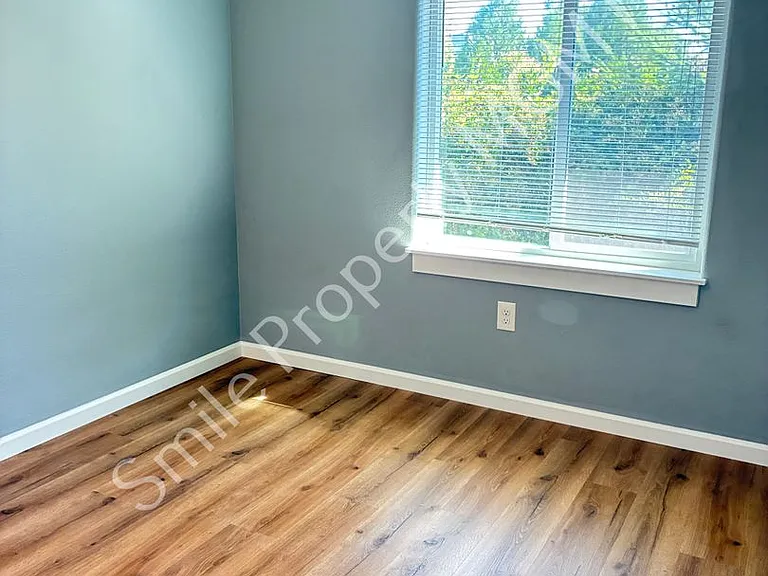 19416 SE River Rd — Photo 12