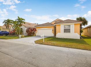 9556 Lago Dr, Boynton Beach, FL 33472