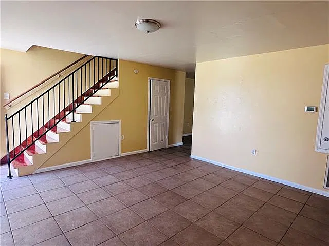 3 bed, 1.5 bath, 1301 sqft, $1,500 — Photo 2