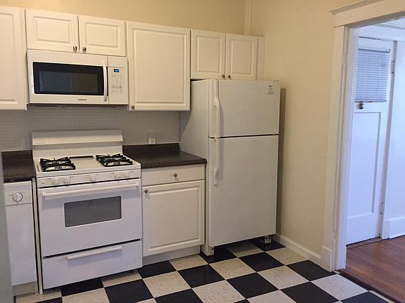 3rd image of 2609 Roseland Ter APT 1S