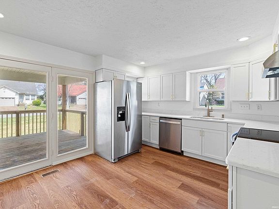 3rd image of 4799 Elizabeth Ln
