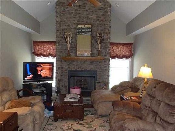 2nd image of 122 Goldrush Ct