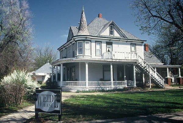 1st image of 302 N Green Ave