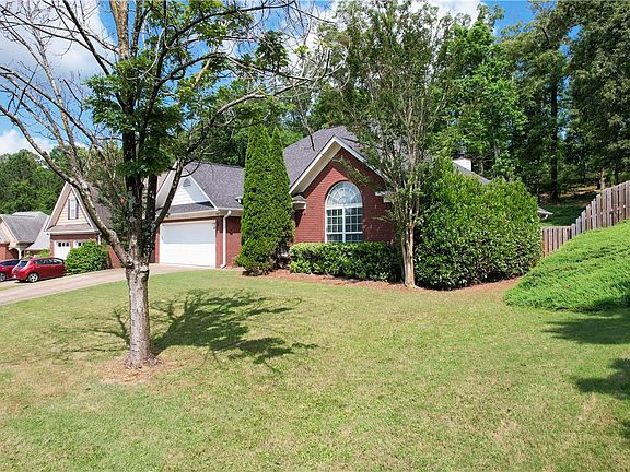3rd image of 2167 Wedgewood Ct