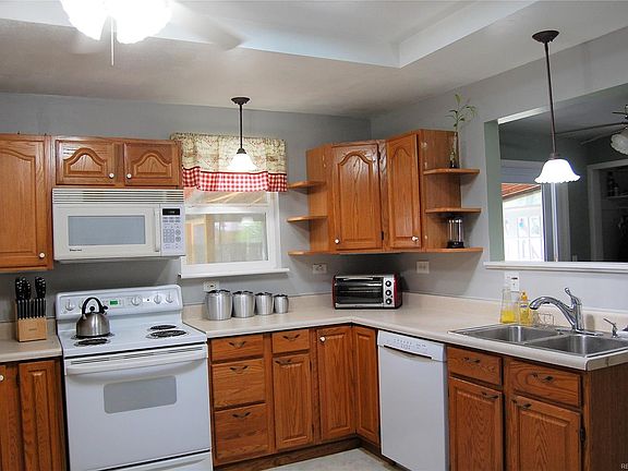 4th image of 8351 Sheridan Ct