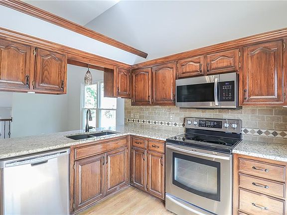 4th image of 1317 SE Dalton Ct