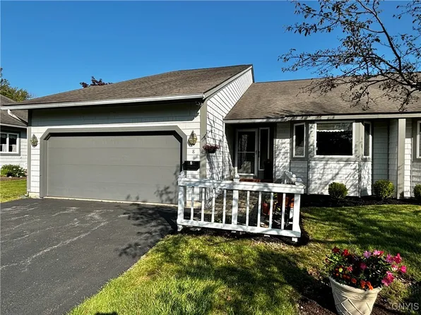 8 Parkington Cir, East Syracuse, NY 13057