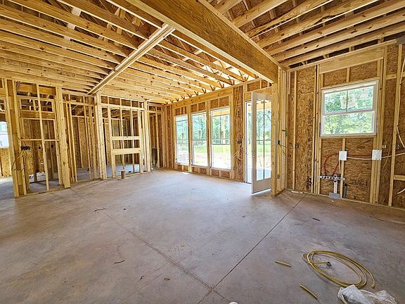 5th image of 121 Hazelwood Dr