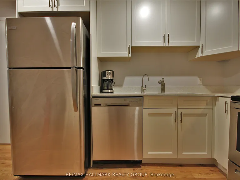 768 Usborne St #7 — Photo 6
