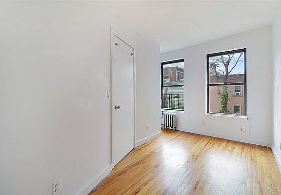 2nd image of 219 Montrose Ave #1