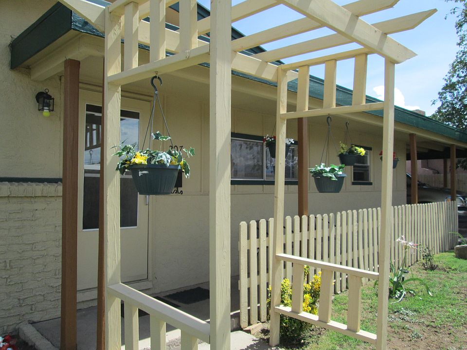 1st image of 207 Sierra Blanca Ave