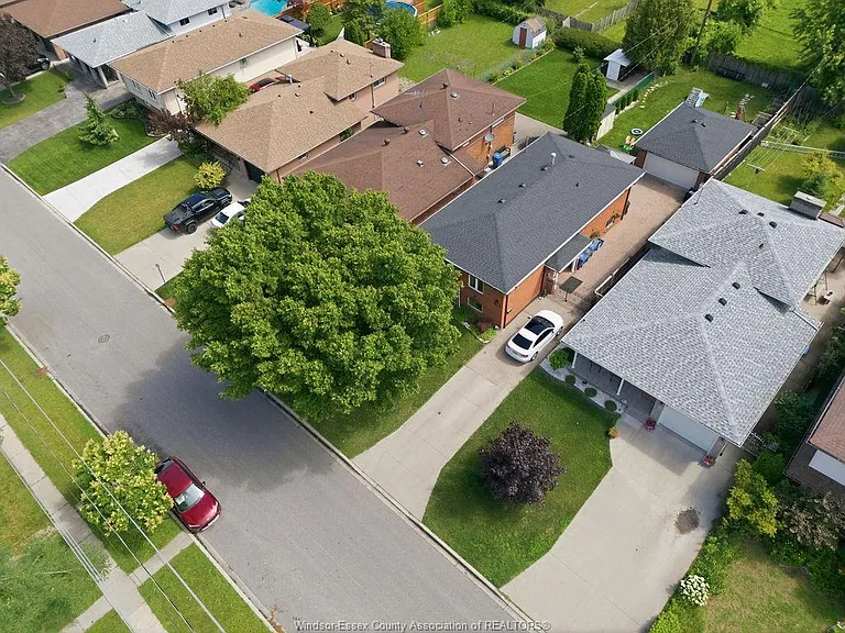 1646 Langlois Ave — Photo 42