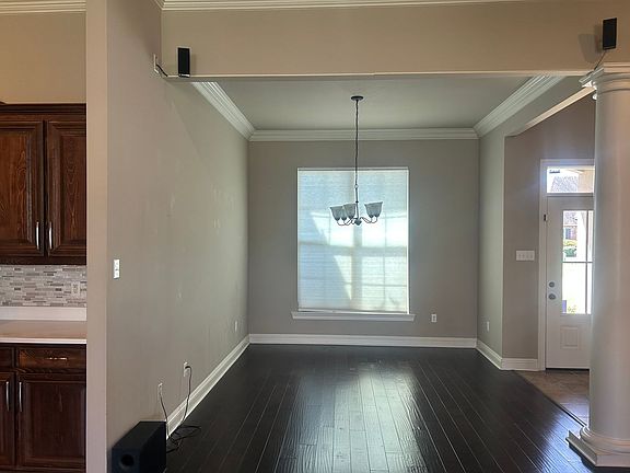 5th image of 222 Woodhaven Rd