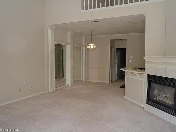 4th image of 722 S Lake Cir