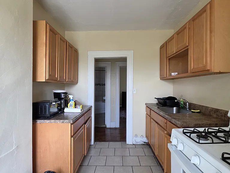 701 Howard Ave #4B — Photo 3