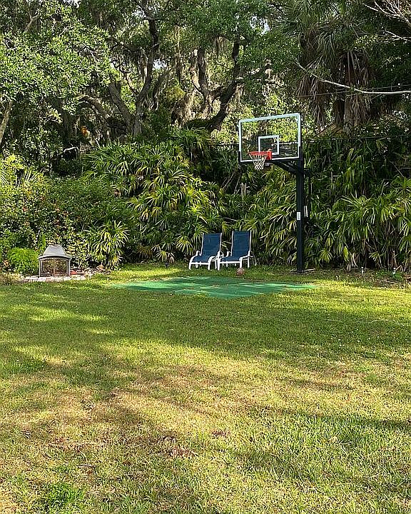 2nd image of 1563 Siesta Dr