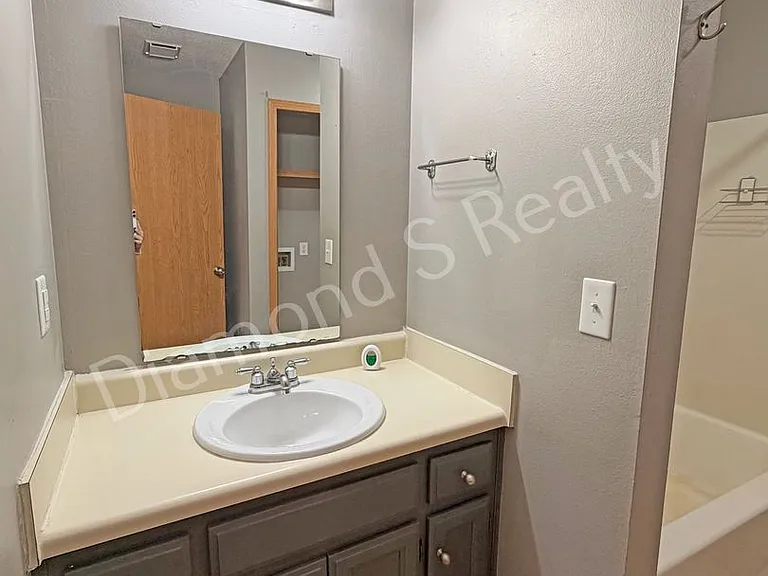 1505 W Rainey Duplex — Photo 12