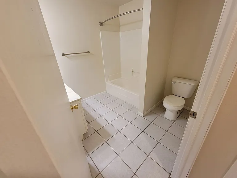 1008 Dutchman Dr — Photo 33