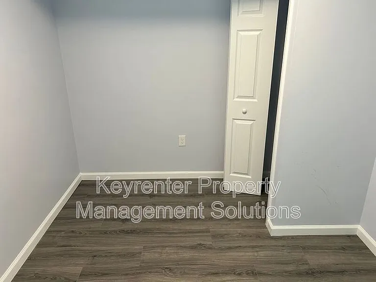 421 N Charlotte Ave — Photo 33