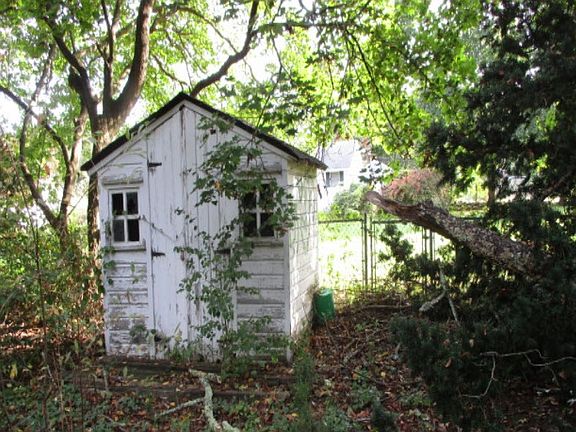 3rd image of 52 Station Ave