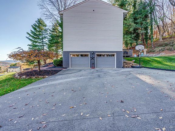 3rd image of 4228 Denbeigh Cir