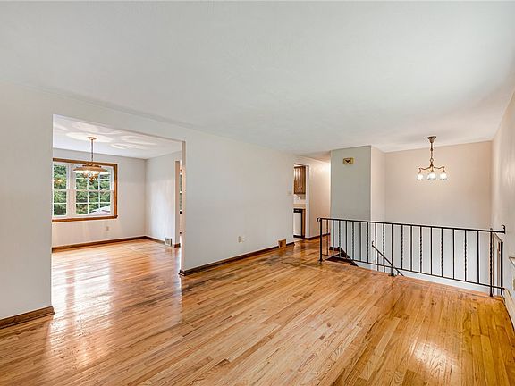 5th image of 3728 Gleneagle Dr