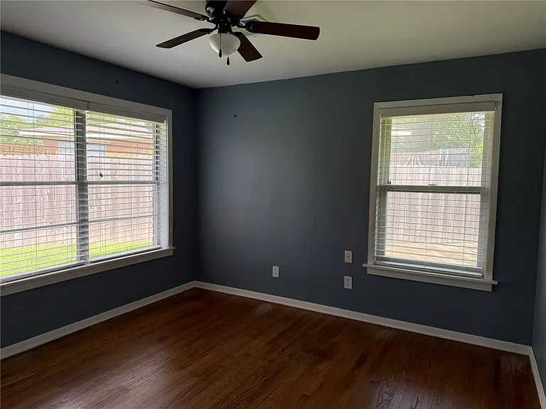 408 Brookside Dr W — Photo 14