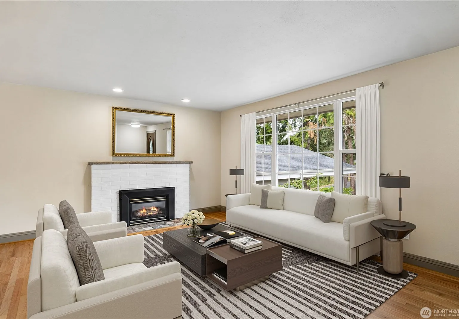 5 bed, 2100 sqft, $3,300 — Photo 3