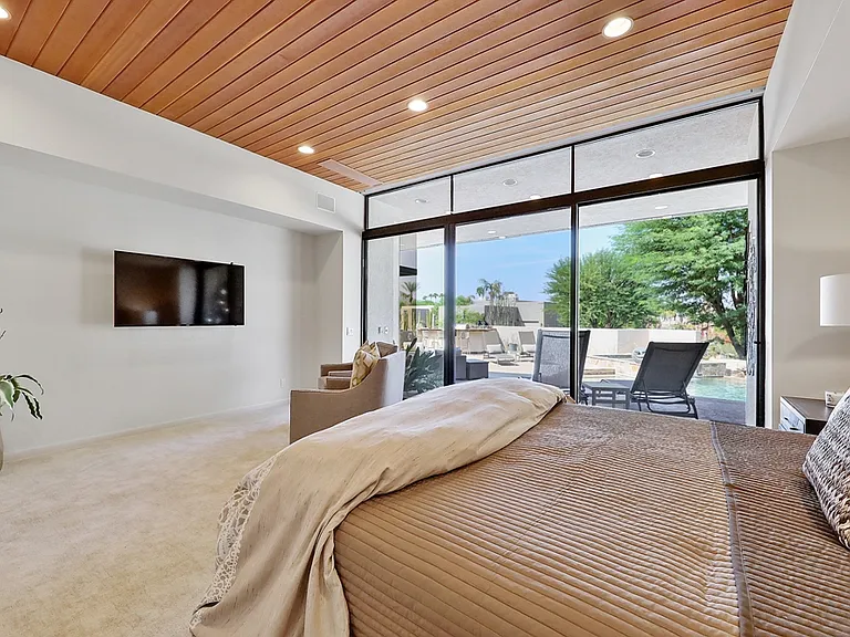 73115 Crosby Ln — Photo 34