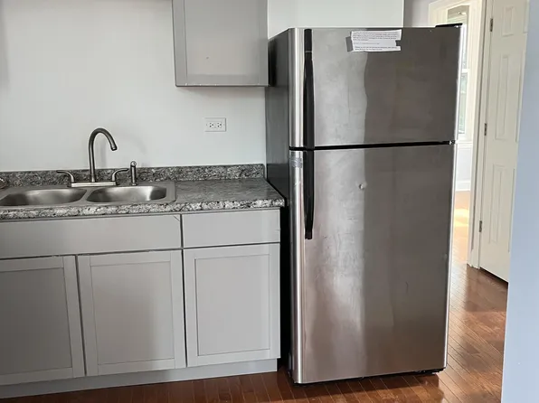 7817 S South Shore Dr, Chicago, IL 60649