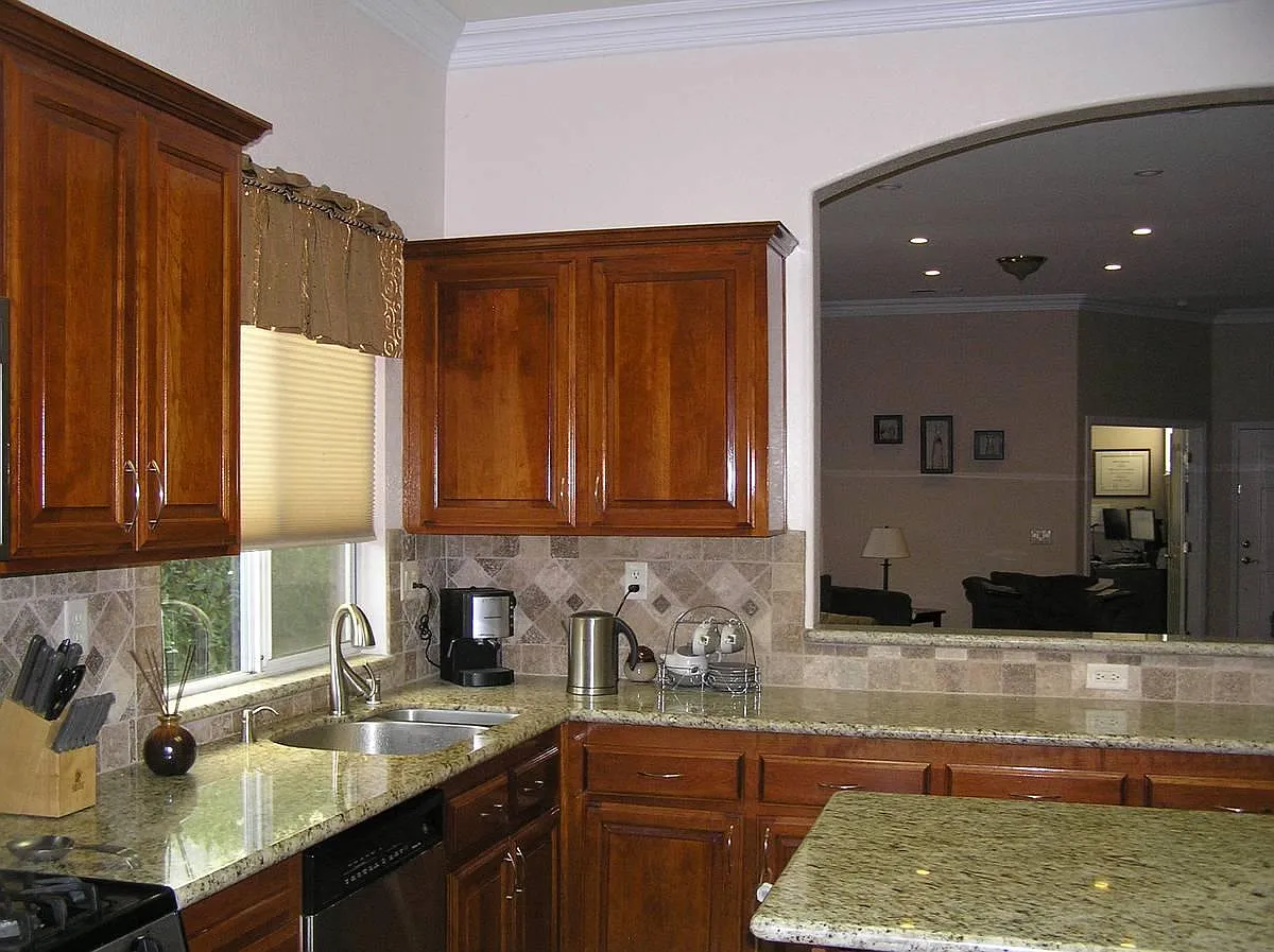 208 Bettencourt Dr — Photo 3