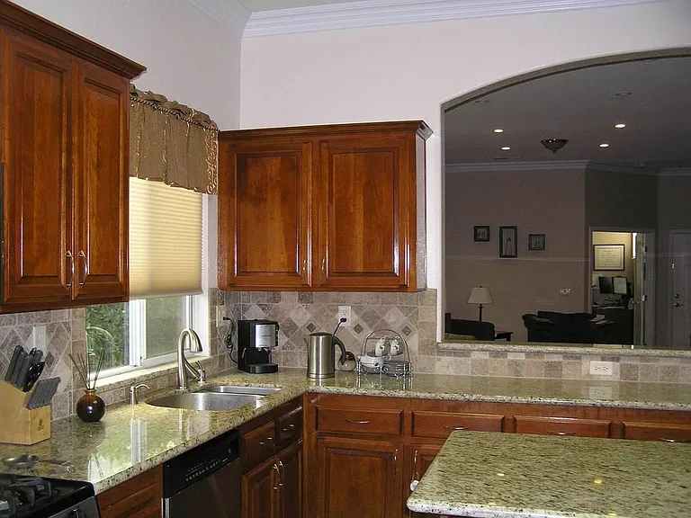 208 Bettencourt Dr — Photo 3