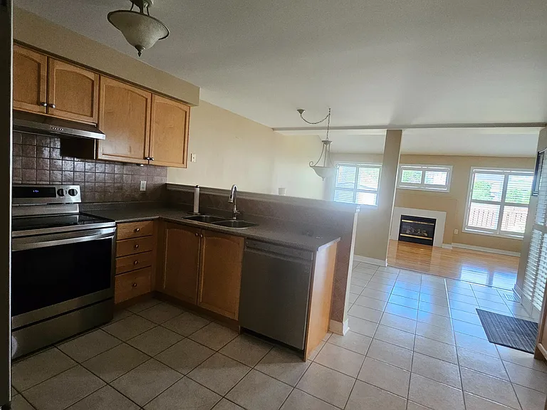 94 Sunridge St — Photo 10