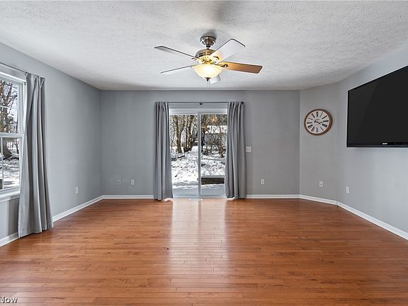 2nd image of 585 Birch Hill Dr Unit 3