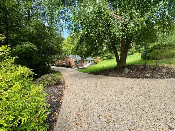 103 Highland Dr, Canonsburg, PA 15317