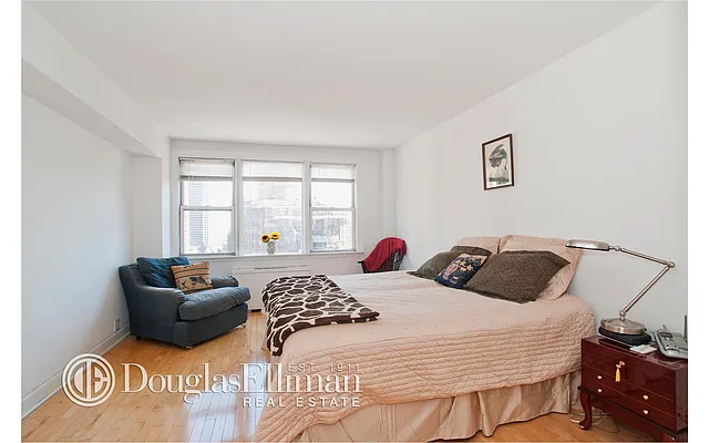 Rented by Douglas Elliman | media 29