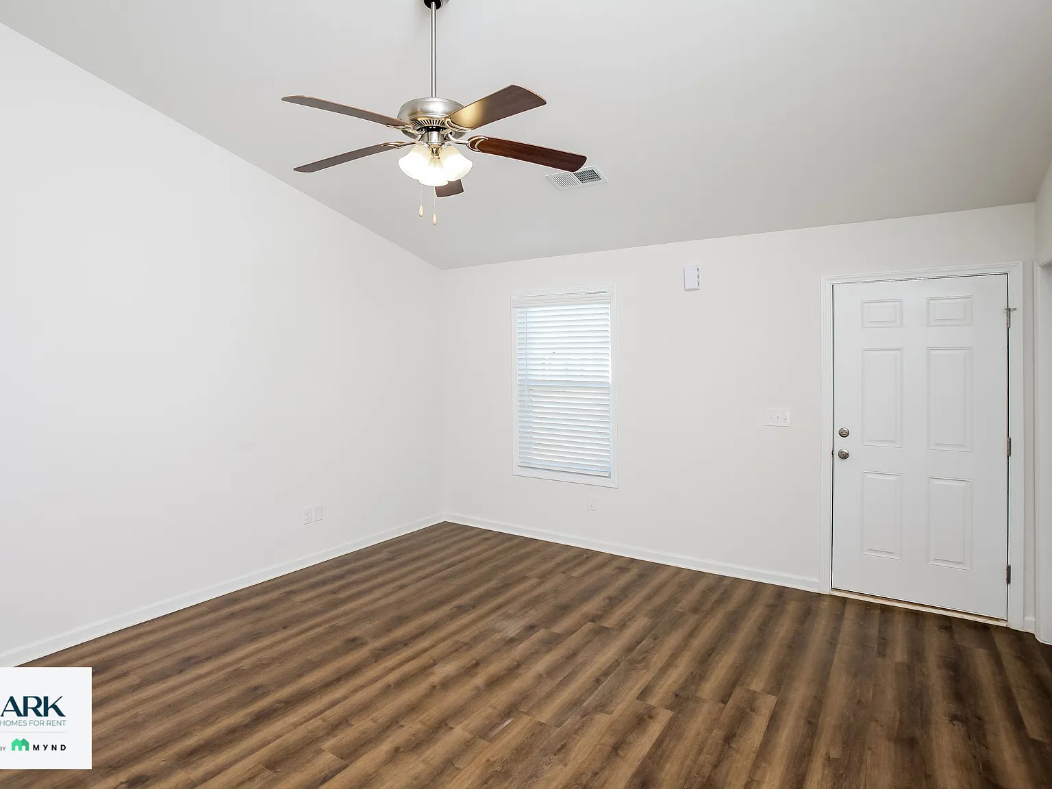 3 bed, 2.0 bath, 1300 sqft, $1,703 — Photo 2