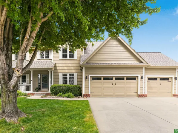 1910 Greyson Dr, Papillion, NE 68133