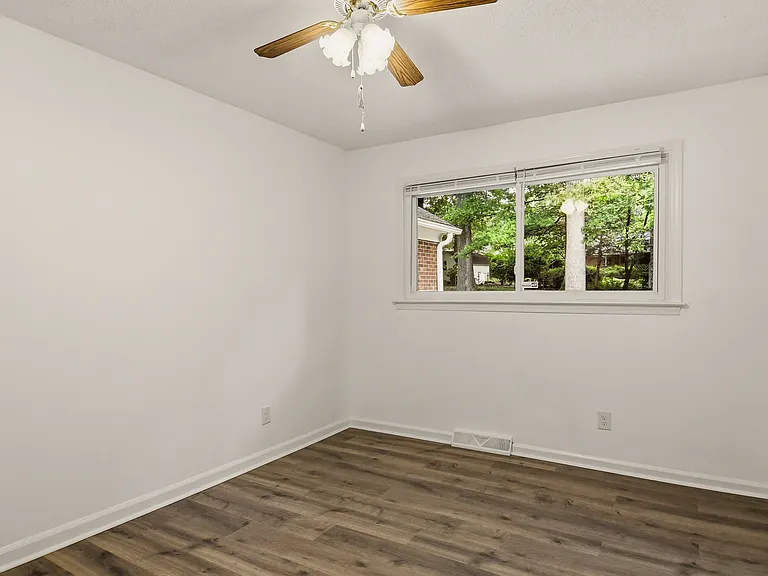 207 Leland Dr — Photo 23