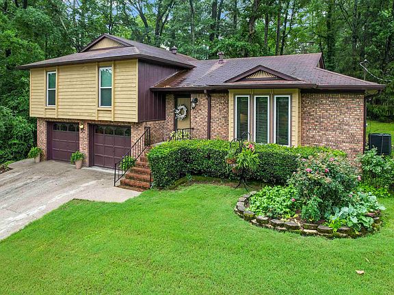 3rd image of 829 Seven Springs Dr