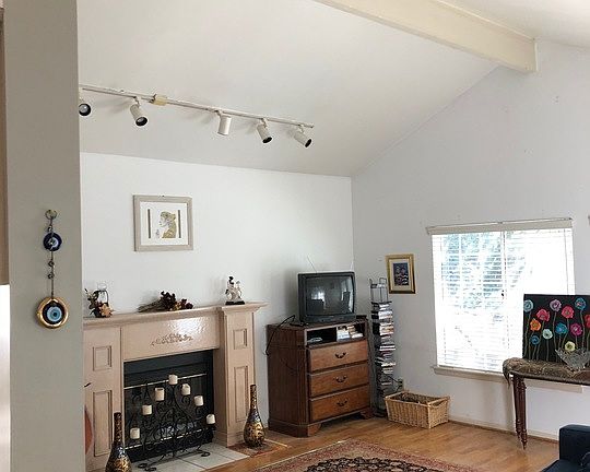 2nd image of 2561 Mayfield Ave