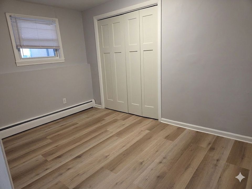 2nd image of 2015 Corbin Ave #7