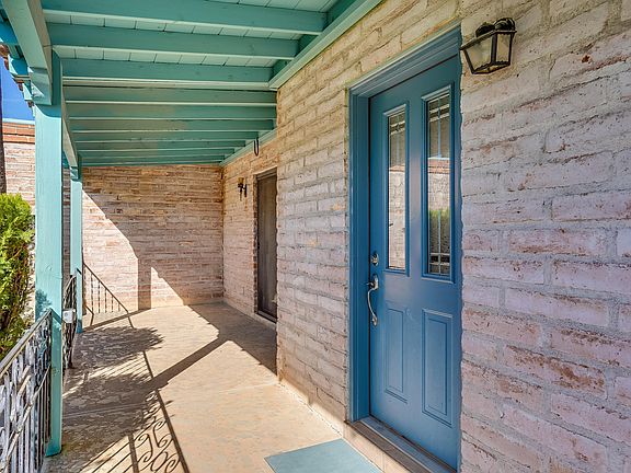 3rd image of 2524 W Calle Paraiso