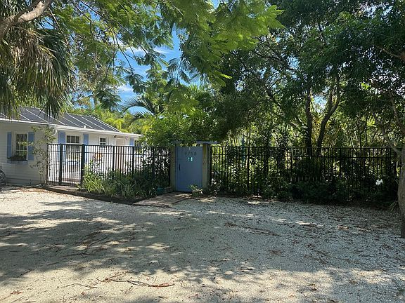 5th image of 9758 SE Cowles St