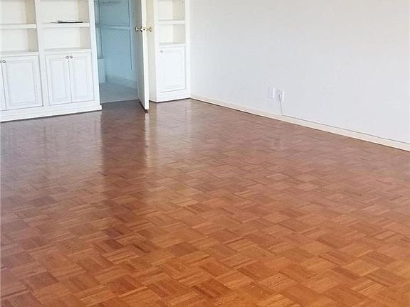 3rd image of 100 Hilton Ave Unit 803