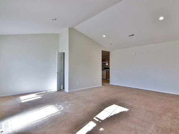 3rd image of 121 Redcoat Ct