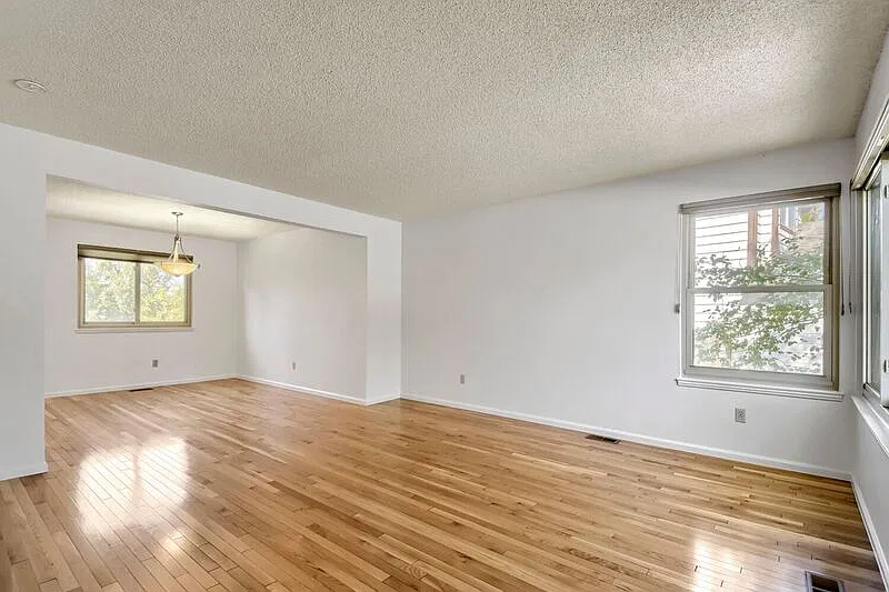 4 bed, 3.0 bath, 3400 sqft, $3,000 — Photo 3