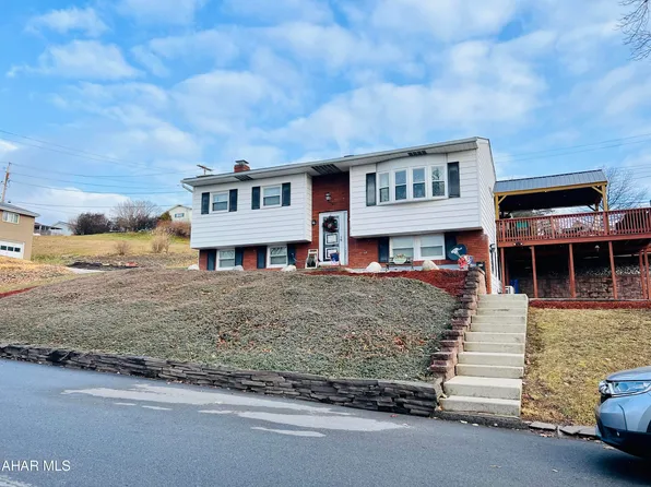 1010 N 4th St, Altoona, PA 16601