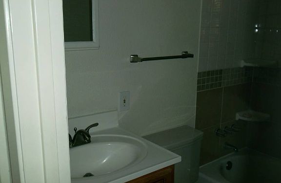 3rd image of 712 Camino Dr