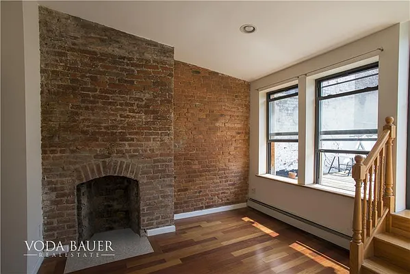 Rented by Voda Bauer Real Estate | media 38